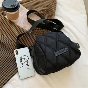 1 шт. Женская сумка, стеганая вместительная Черная леди, новые зимние тенденции, незаменимый смартфон, портативная нейлоновая повседневная сумка через плечо Изображение 2