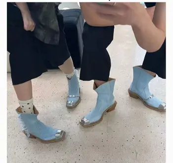 2023 Весенне-осенние новые женские ботинки из окрашенного денима синего цвета в западном стиле, ботинки с квадратным носком на железной цепочке