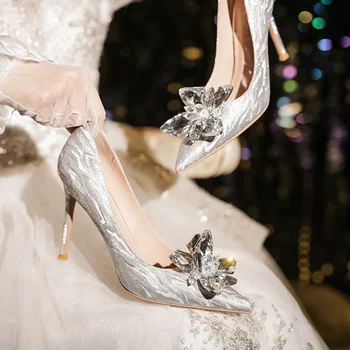 2024 Новые Свадебные туфли цвета Шампанского на тонком каблуке с заострением в Европейском, Американском, французском стиле, свадебные туфли на высоком каблуке с серебряными кристаллами Золушки