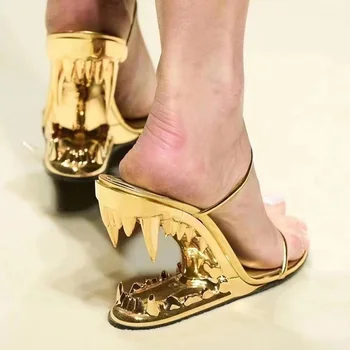 Женские тапочки на каблуке в виде Волчьего клыка, Золотые, из натуральной кожи, с открытым носком, без застежки, Сандалии странного стиля, Модная обувь для подиума