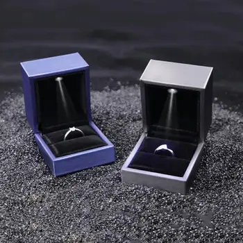 Искусственная кожа Светодиодная подвеска Кольцо Браслет Коробка для показа ювелирных изделий Чехол для свадебного кольца