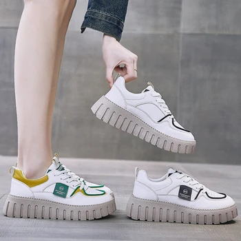 Новые летние маленькие белые туфли 2023 года, студенческая спортивная обувь для настольных игр, увеличивающая размер Повседневная обувь на толстой подошве Изображение 2