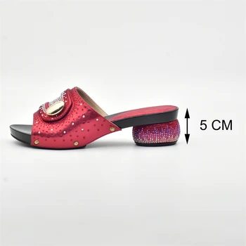 Модные итальянские женские пикантные туфли-лодочки красного цвета на низком каблуке, стразы, большие размеры от 37 до 43, высококачественная женская обувь без застежки для вечеринок Изображение 2