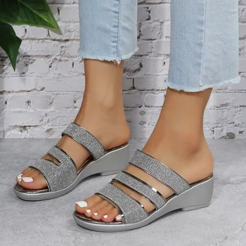 Новые летние тапочки на наклонном каблуке Женские римские сандалии с открытым носком и блестками Элегантные сандалии на толстой подошве в одну линию
